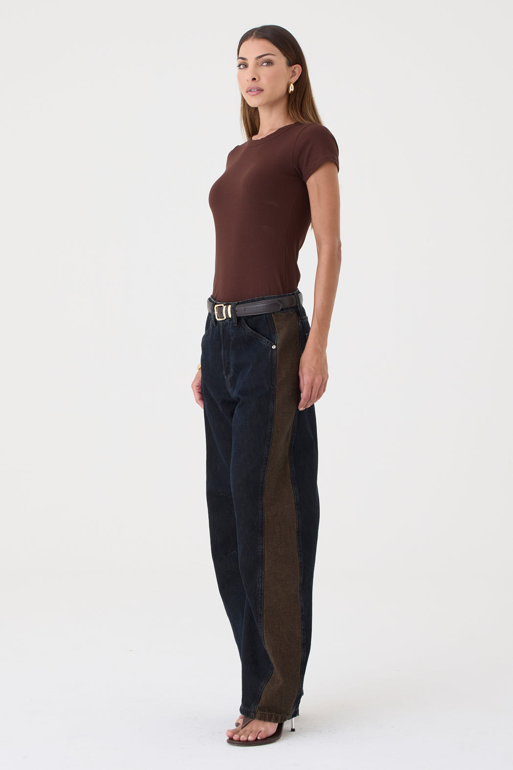 CALÇA EMILY FEMININA BARREL RECORTES E PENCE JEANS BROWN