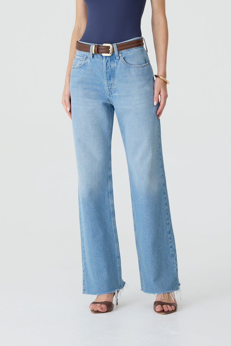 CALÇA DANI FEMININA STRAIGHT BARRA A FIO JEANS CLARO