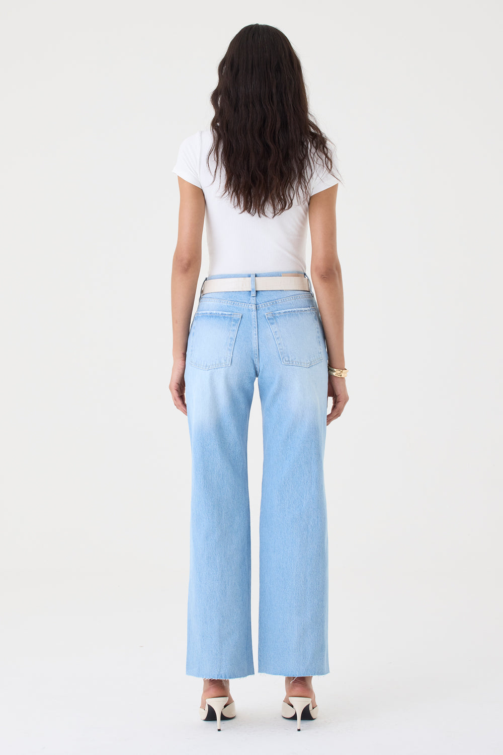 CALÇA DANI FEMININA STRAIGHT BARRA A FIO JEANS CLARO