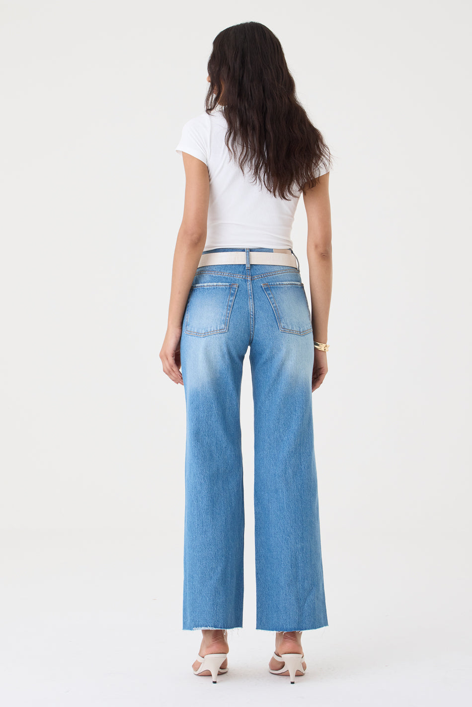 CALÇA DANI FEMININA STRAIGHT BARRA A FIO JEANS MÉDIO