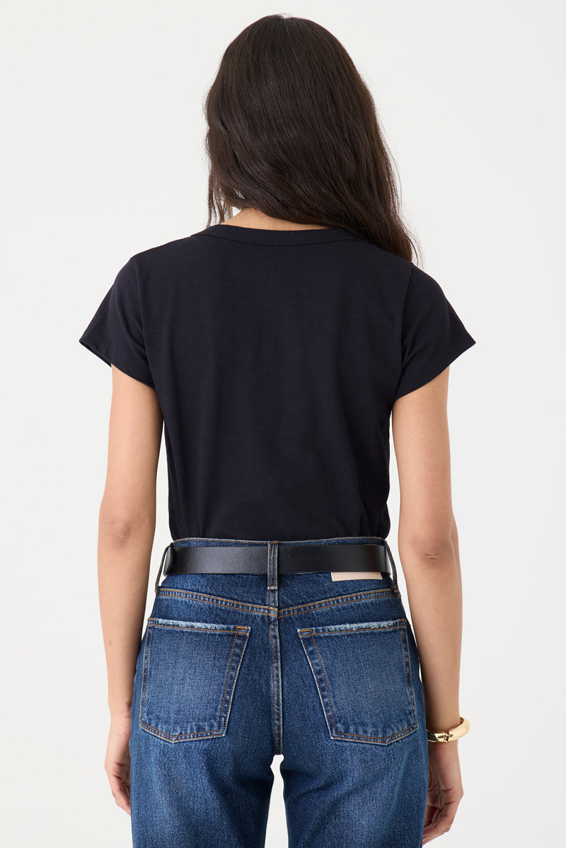 T-SHIRT FEMININA GOLA V - PRETO