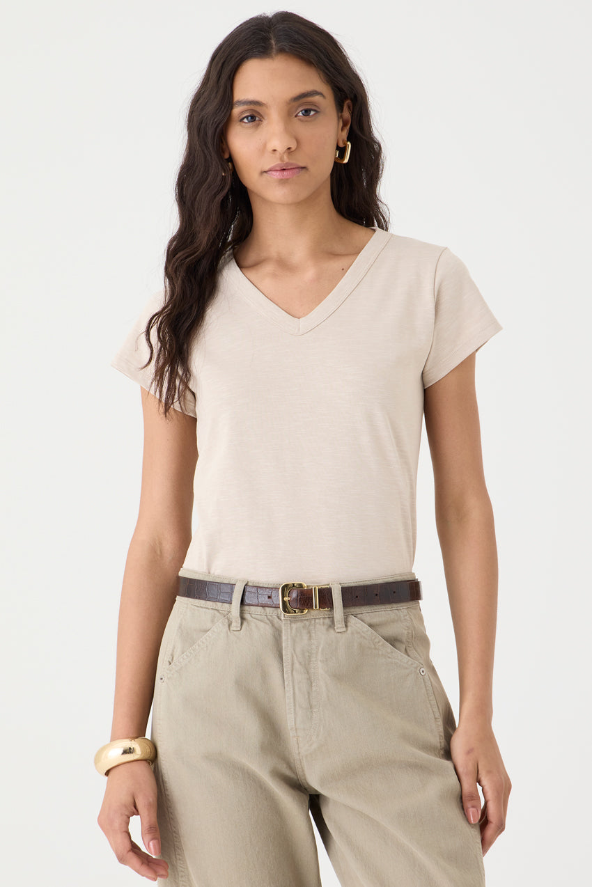 T-SHIRT FEMININA GOLA V - AREIA