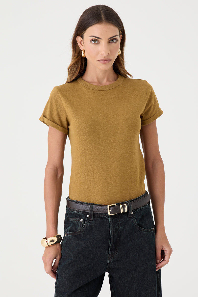 T-SHIRT FEMININA GOLA REDONDA MANGA BARRA DOBRADA - CARAMELO