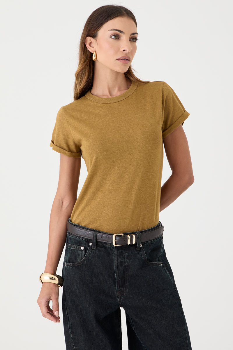 T-SHIRT FEMININA GOLA REDONDA MANGA BARRA DOBRADA - CARAMELO