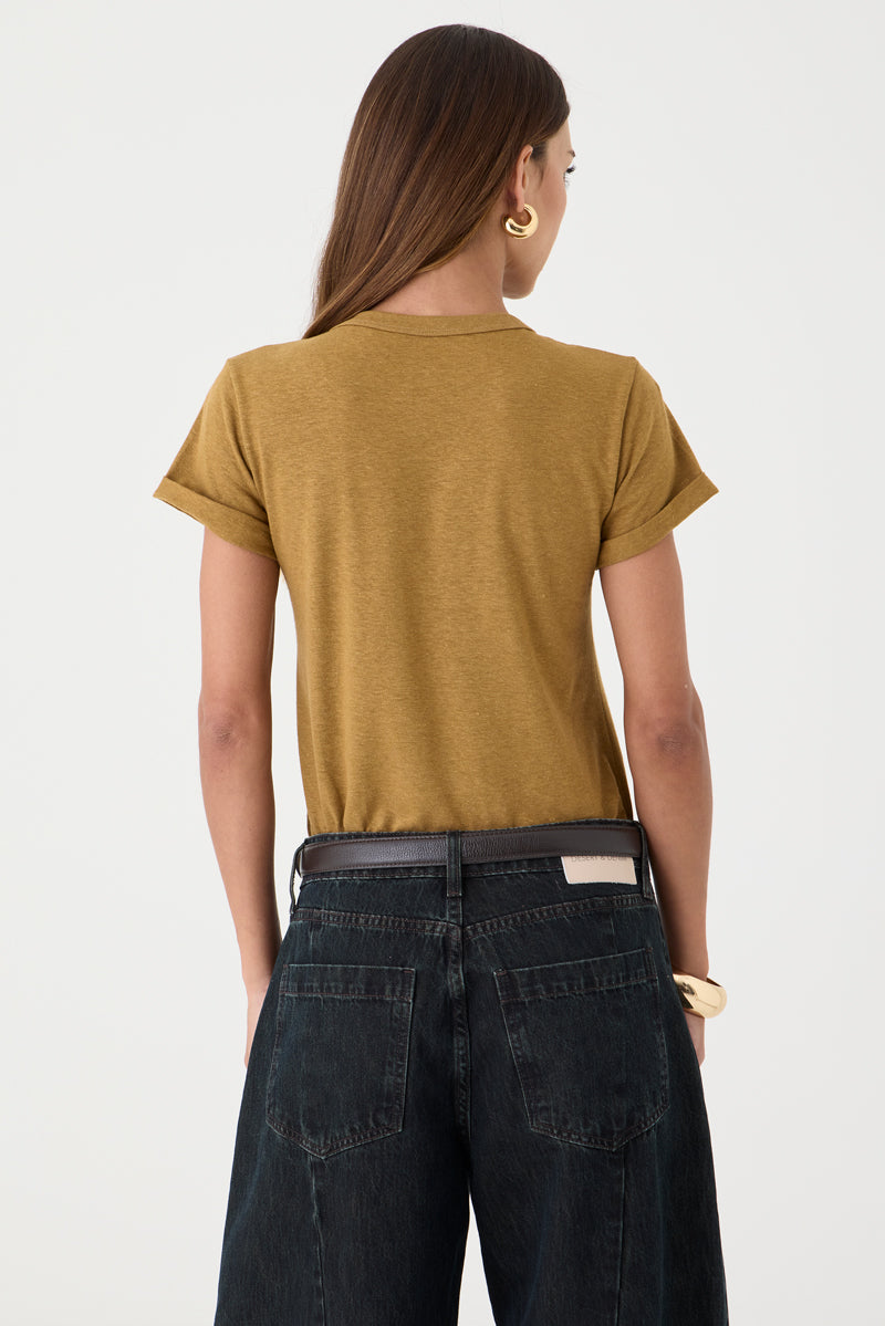 T-SHIRT FEMININA GOLA REDONDA MANGA BARRA DOBRADA - CARAMELO