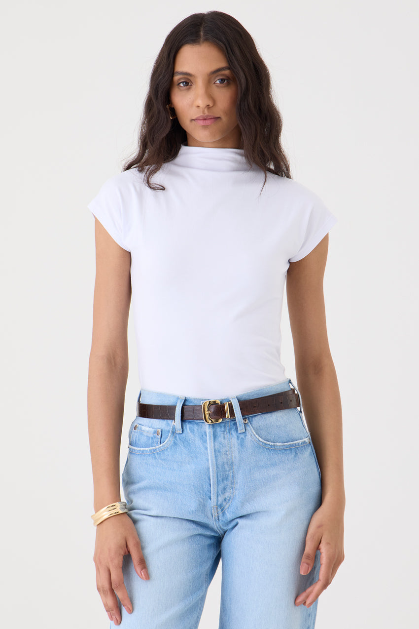 T-SHIRT FEMININA GOLA ALTA  - BRANCA