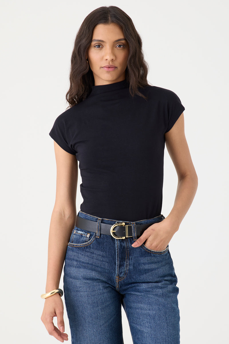 T-SHIRT FEMININA GOLA ALTA  - PRETA