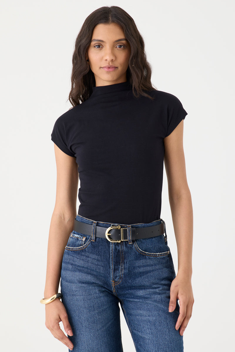T-SHIRT FEMININA GOLA ALTA  - PRETA