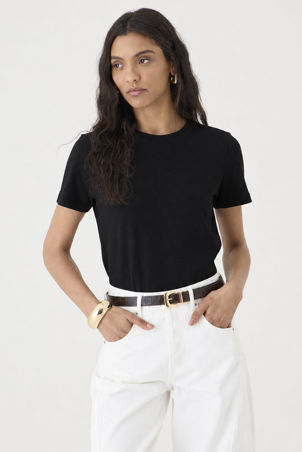 T-SHIRT FEMININA GOLA REDONDA BABY LOOK - PRETO