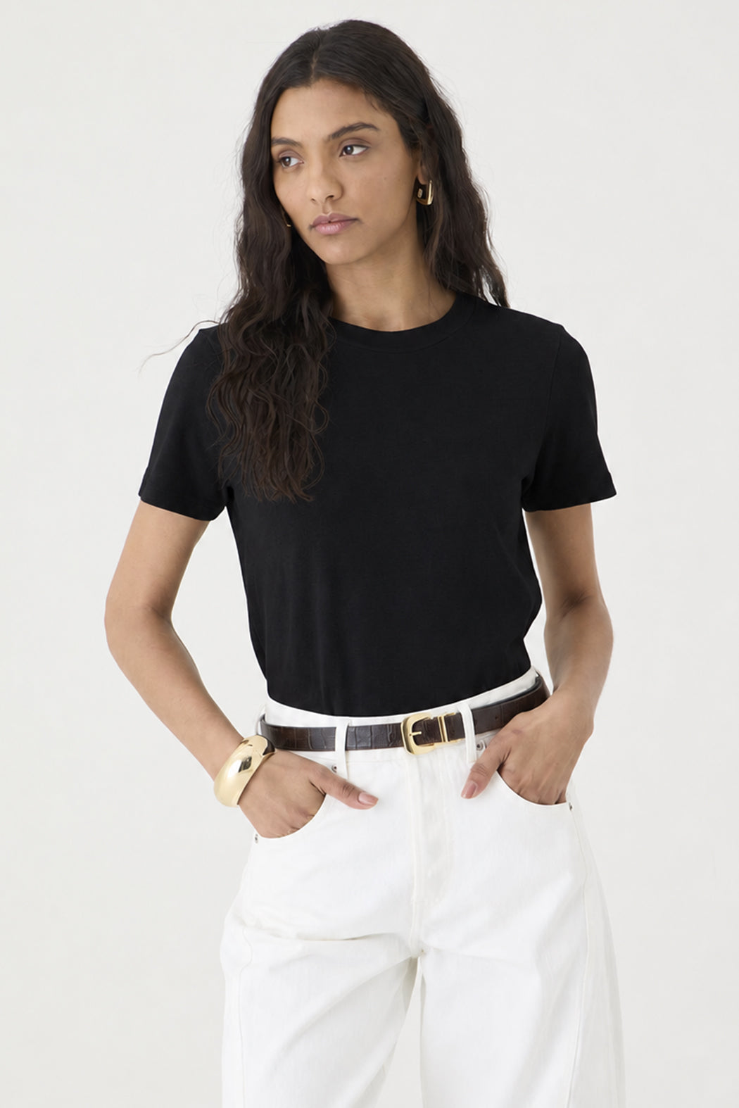 T-SHIRT FEMININA GOLA REDONDA BABY LOOK - PRETO
