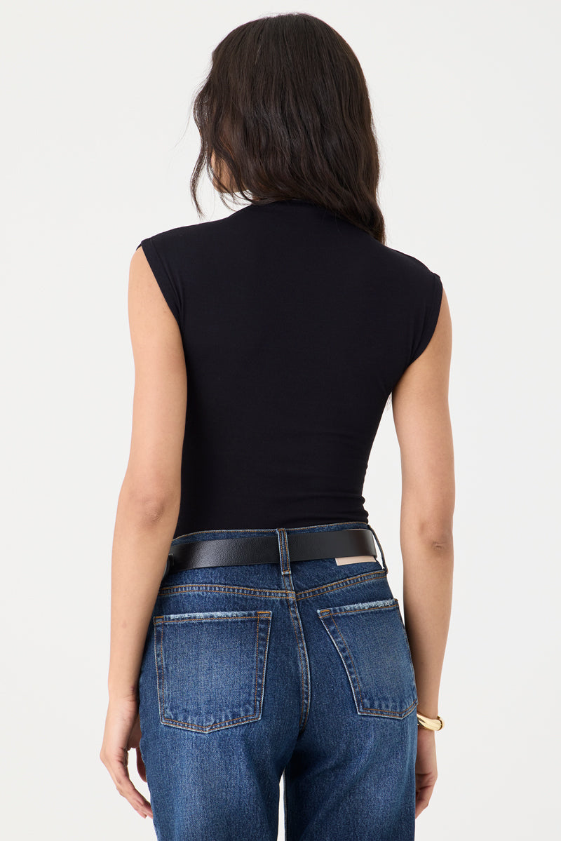 T-SHIRT GOLA ALTA TRICOT PRETO