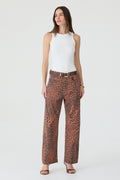 CALÇA MONICA FEMININA BARREL SLIM SARJA TRUE LEOPARD TERRACOTA