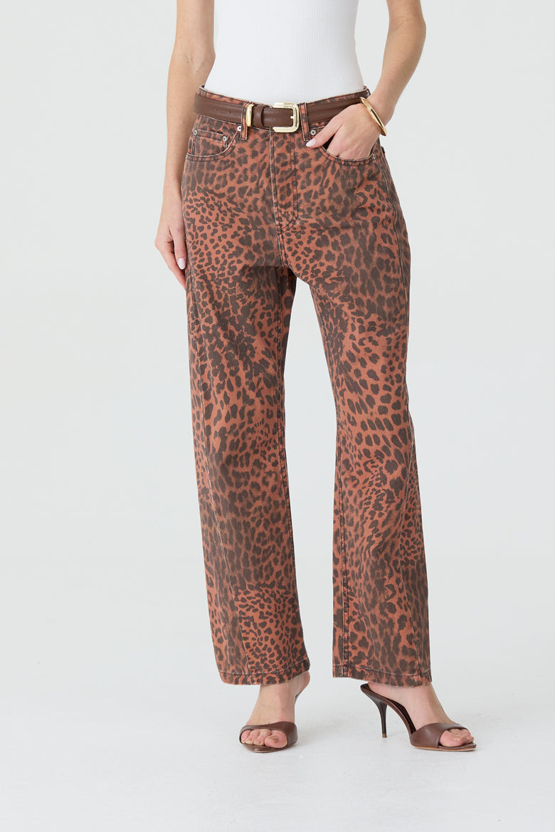 CALÇA MONICA FEMININA BARREL SLIM SARJA TRUE LEOPARD TERRACOTA