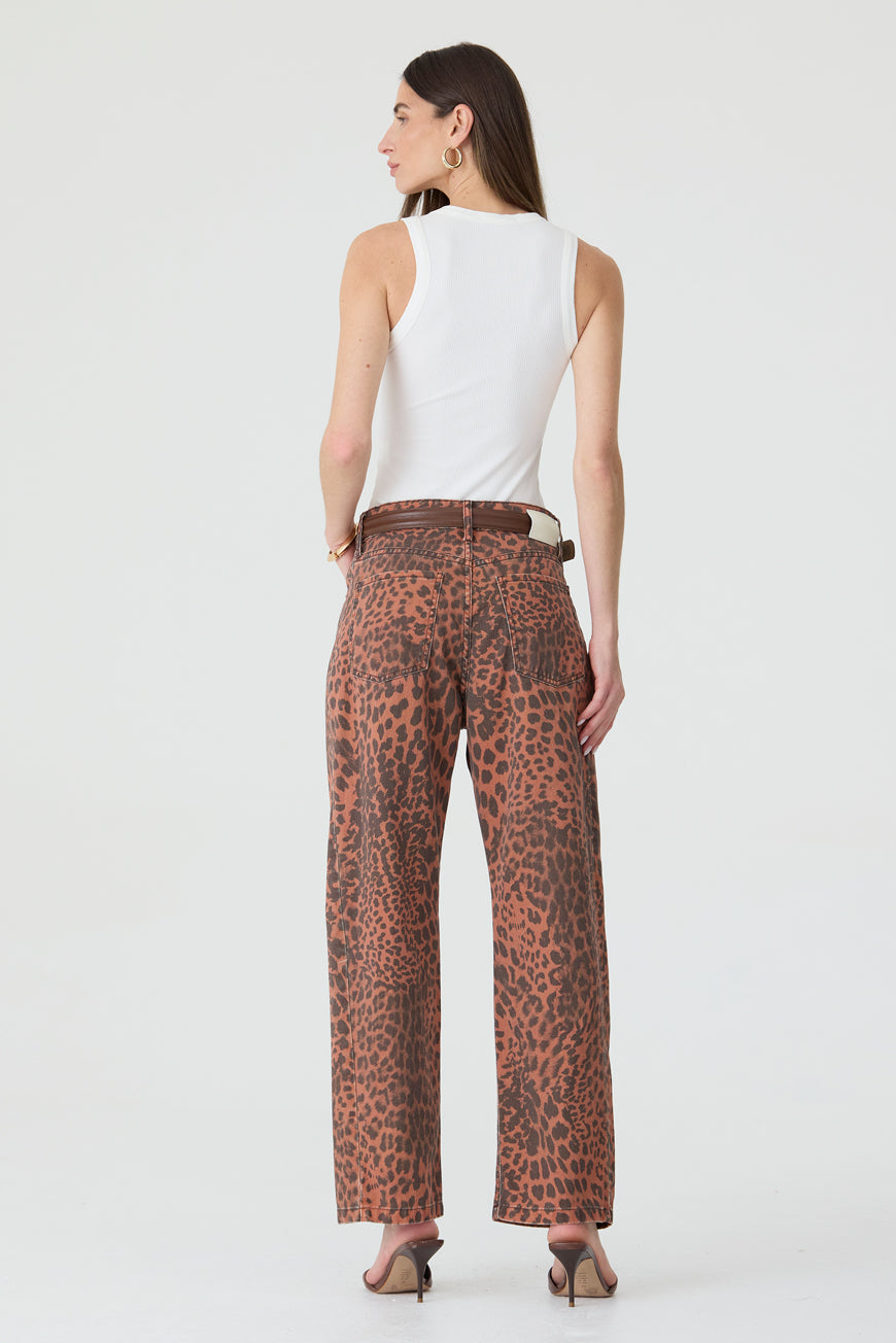 CALÇA MONICA FEMININA BARREL SLIM SARJA TRUE LEOPARD TERRACOTA