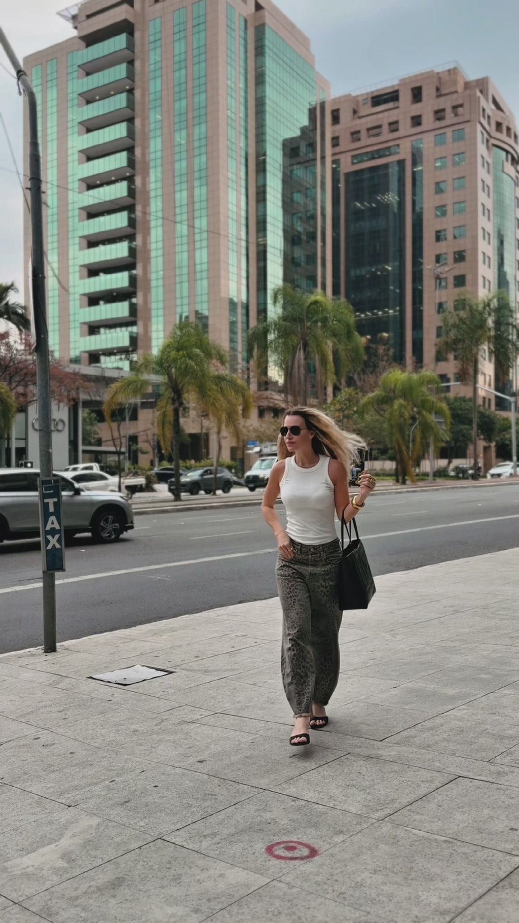 CALÇA MARIA FEMININA BARREL ANIMAL PRINT JEANS