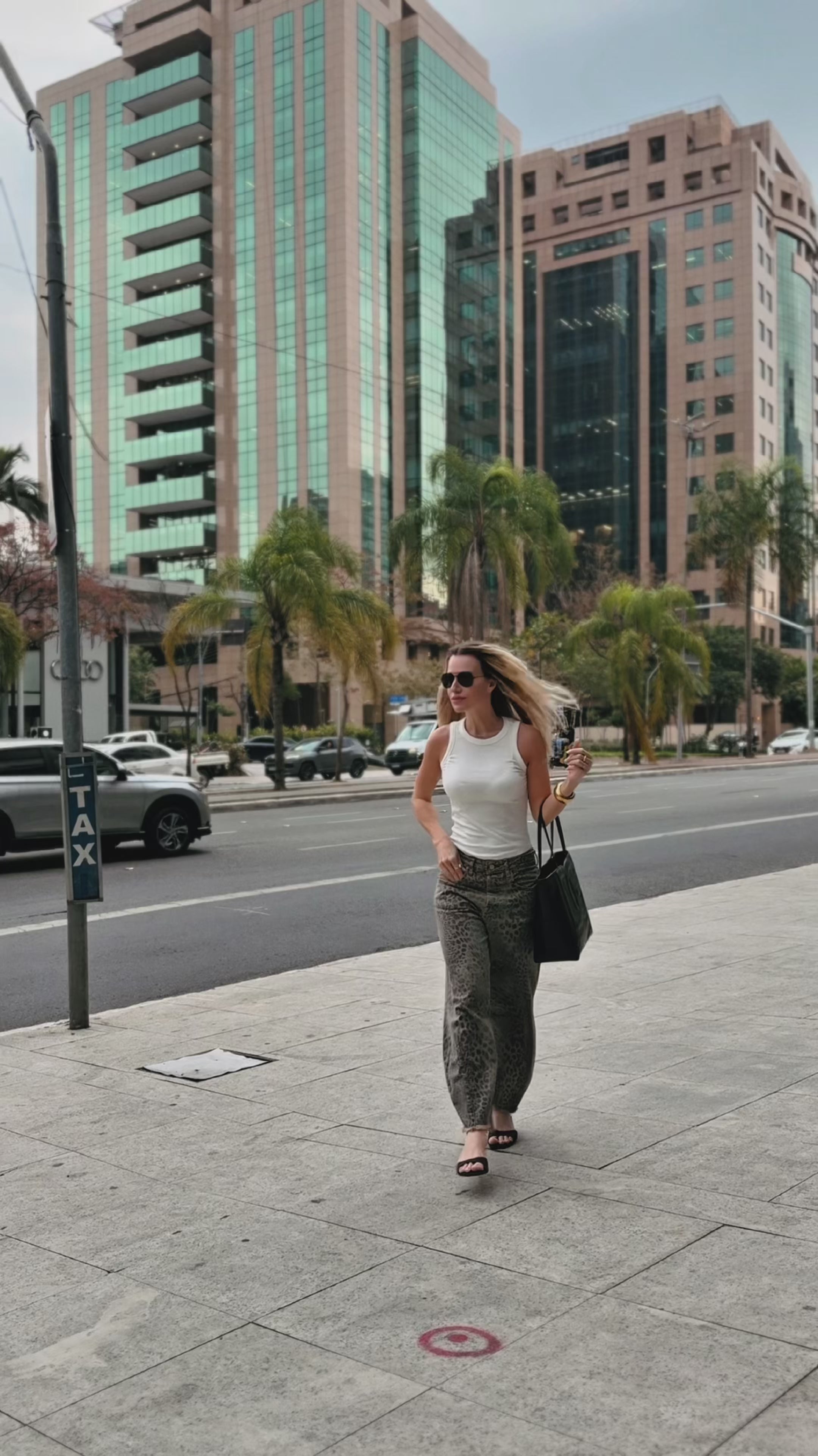 CALÇA MARIA FEMININA BARREL ANIMAL PRINT JEANS